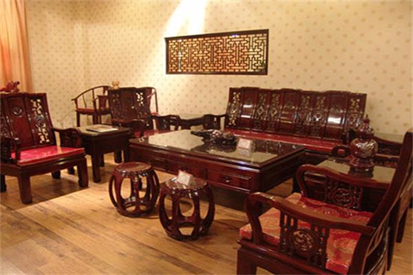 年底，商家打起紅木家居價(jià)格戰(zhàn)