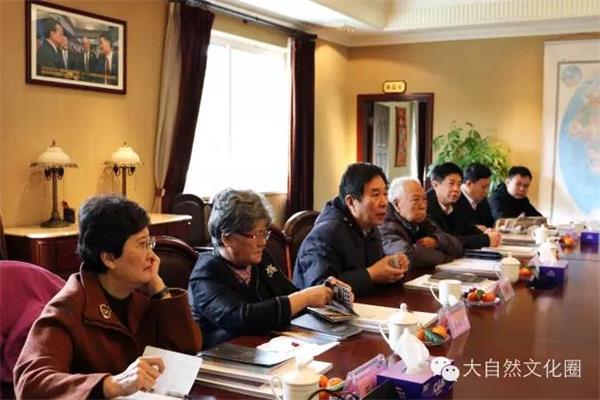 國務(wù)院參事團(tuán)劉燕華一行蒞臨大自然家居參觀指導(dǎo).jpg