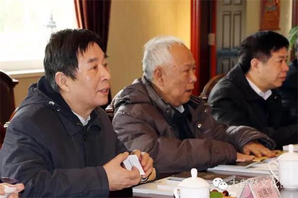 國務(wù)院參事團(tuán)劉燕華一行蒞臨大自然家居參觀指導(dǎo).jpg