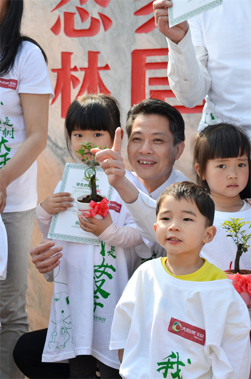 佘學(xué)彬：“種樹大王”的蜀道行