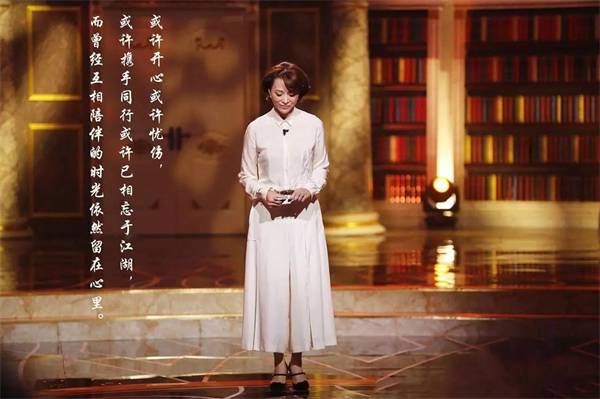 大家都說，這是一個浮躁的時代。我們渴望能活成自己想要的樣子，卻靜不下心來追逐夢想。我們羨慕別人的脫穎而出，又嘆息自己的懷才不遇。是因為那些人運氣好，還是他們善于積累，一旦時機成熟，便會嶄露頭角！