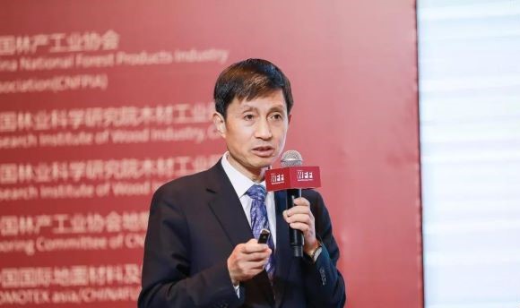 中國林產工業(yè)協會地板專業(yè)委員會理事長呂斌，全面解讀了我國地板行業(yè)背景，面臨的挑戰(zhàn)，并對地板產業(yè)高質量發(fā)展，提出建設性意見和建議。.jpg